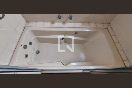 Apartamento à venda com 138m², 2 quartos e 3 vagasBanheiro Quarto 1 suíte