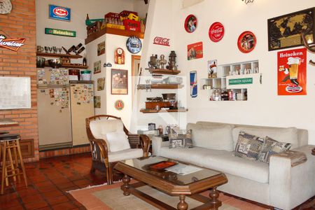 Casa à venda com 400m², 4 quartos e 3 vagas Casa à venda com 400m², 4 quartos e 3 vagasÁrea comum- Salão de Festas