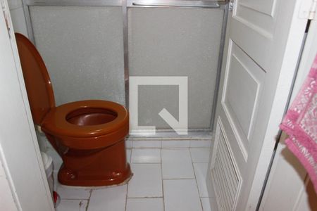 Casa à venda com 400m², 4 quartos e 3 vagas Casa à venda com 400m², 4 quartos e 3 vagasBanheiro da Suite 04