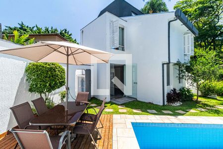Casa à venda com 510m², 4 quartos e 4 vagas Casa à venda com 510m², 4 quartos e 4 vagasPiscina
