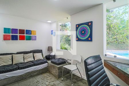 Casa à venda com 510m², 4 quartos e 4 vagas Casa à venda com 510m², 4 quartos e 4 vagasEscritório 01
