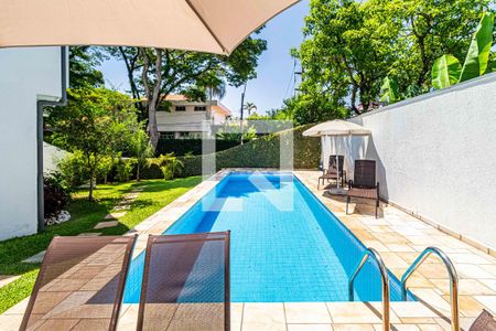 Casa à venda com 510m², 4 quartos e 4 vagas Casa à venda com 510m², 4 quartos e 4 vagasPiscina
