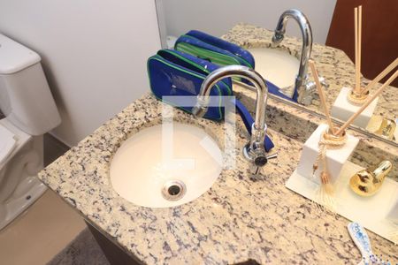 Casa de condomínio à venda com 130m², 3 quartos e 2 vagasLavabo