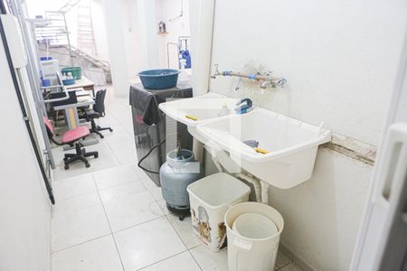 Casa à venda com 250m², 4 quartos e 2 vagas Casa à venda com 250m², 4 quartos e 2 vagasPorão - Area de Serviço