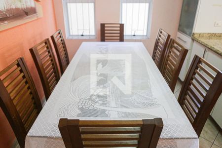 Casa à venda com 250m², 4 quartos e 2 vagas Casa à venda com 250m², 4 quartos e 2 vagasCozinha