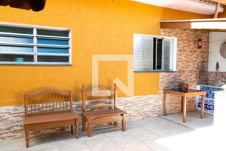 Casa à venda com 167m², 3 quartos e 3 vagas Casa à venda com 167m², 3 quartos e 3 vagasQuintal