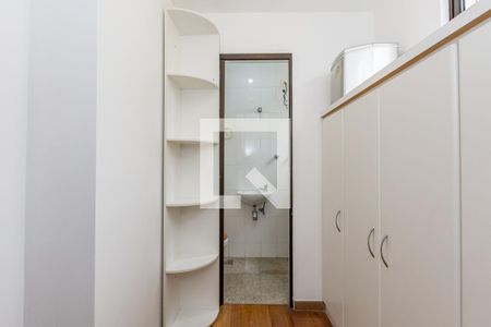 Apartamento à venda com 340m², 4 quartos e 4 vagas Apartamento à venda com 340m², 4 quartos e 4 vagasQuarto de Serviço