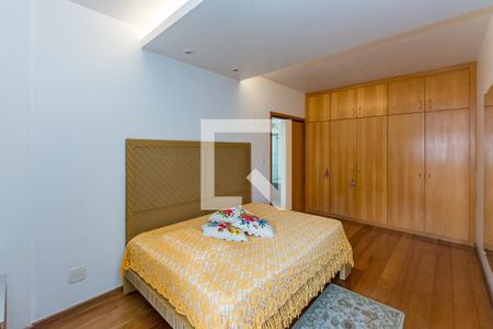 Apartamento à venda com 340m², 4 quartos e 4 vagas Apartamento à venda com 340m², 4 quartos e 4 vagasSuíte 1