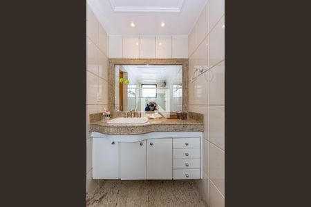 Apartamento à venda com 340m², 4 quartos e 4 vagas Apartamento à venda com 340m², 4 quartos e 4 vagasBanheiro da Suíte 1