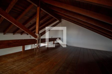 Casa à venda com 580m², 4 quartos e 5 vagas Casa à venda com 580m², 4 quartos e 5 vagasÁrea comum