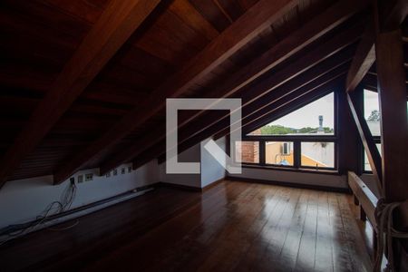 Casa à venda com 580m², 4 quartos e 5 vagas Casa à venda com 580m², 4 quartos e 5 vagasÁrea comum