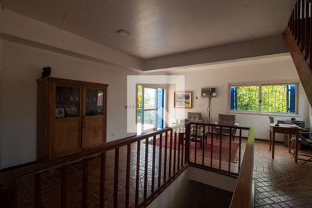 Casa à venda com 580m², 4 quartos e 5 vagas Casa à venda com 580m², 4 quartos e 5 vagasEscritório