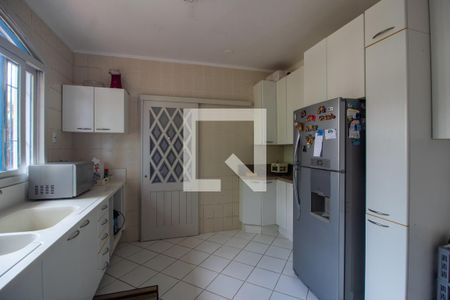 Casa à venda com 580m², 4 quartos e 5 vagas Casa à venda com 580m², 4 quartos e 5 vagasCozinha