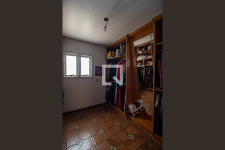 Casa à venda com 580m², 4 quartos e 5 vagas Casa à venda com 580m², 4 quartos e 5 vagasCloset