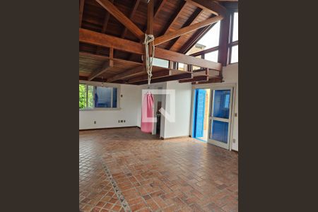 Casa à venda com 580m², 4 quartos e 5 vagas Casa à venda com 580m², 4 quartos e 5 vagasÁrea comum