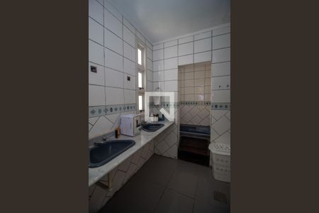 Casa à venda com 580m², 4 quartos e 5 vagas Casa à venda com 580m², 4 quartos e 5 vagasBanheiro