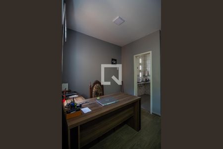 Casa à venda com 580m², 4 quartos e 5 vagas Casa à venda com 580m², 4 quartos e 5 vagasEscritório