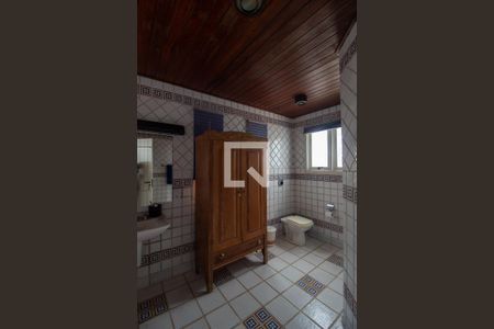 Casa à venda com 580m², 4 quartos e 5 vagas Casa à venda com 580m², 4 quartos e 5 vagasBanheiro