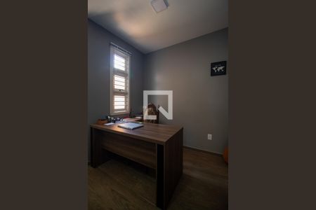 Casa à venda com 580m², 4 quartos e 5 vagas Casa à venda com 580m², 4 quartos e 5 vagasEscritório