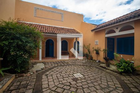 Casa à venda com 580m², 4 quartos e 5 vagas Casa à venda com 580m², 4 quartos e 5 vagasJardim