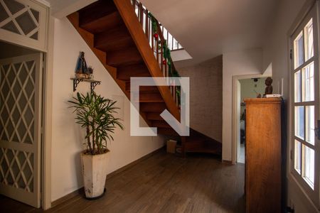 Casa à venda com 580m², 4 quartos e 5 vagas Casa à venda com 580m², 4 quartos e 5 vagasHall de acesso