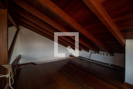 Casa à venda com 580m², 4 quartos e 5 vagas Casa à venda com 580m², 4 quartos e 5 vagasÁrea comum