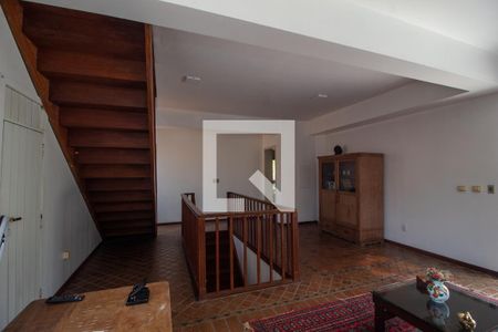 Casa à venda com 580m², 4 quartos e 5 vagas Casa à venda com 580m², 4 quartos e 5 vagasEscritório