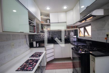 Apartamento à venda com 97m², 2 quartos e 2 vagasCozinha e Área de Serviço