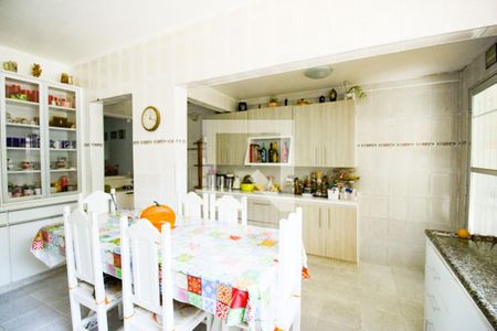Casa à venda com 300m², 2 quartos e 2 vagas Casa à venda com 300m², 2 quartos e 2 vagasCozinha