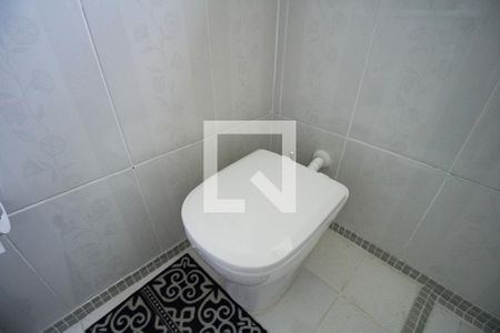 Casa à venda com 300m², 2 quartos e 2 vagas Casa à venda com 300m², 2 quartos e 2 vagasBanheiro