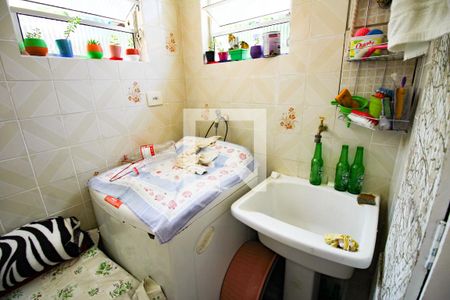 Casa à venda com 300m², 2 quartos e 2 vagas Casa à venda com 300m², 2 quartos e 2 vagasLavanderia