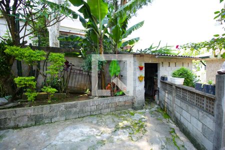 Casa à venda com 300m², 2 quartos e 2 vagas Casa à venda com 300m², 2 quartos e 2 vagasQuintal