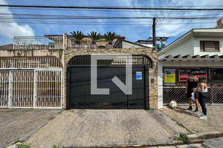 Casa à venda com 171m², 3 quartos e 2 vagas Casa à venda com 171m², 3 quartos e 2 vagasFachada