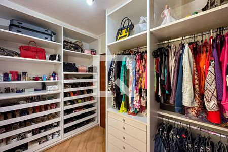 Casa à venda com 171m², 3 quartos e 2 vagas Casa à venda com 171m², 3 quartos e 2 vagasCloset