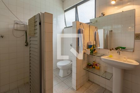 Casa à venda com 641m², 5 quartos e 10 vagas Casa à venda com 641m², 5 quartos e 10 vagasBanheiro da Área da Piscina