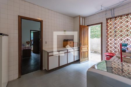 Casa à venda com 641m², 5 quartos e 10 vagas Casa à venda com 641m², 5 quartos e 10 vagasÁrea de Serviço