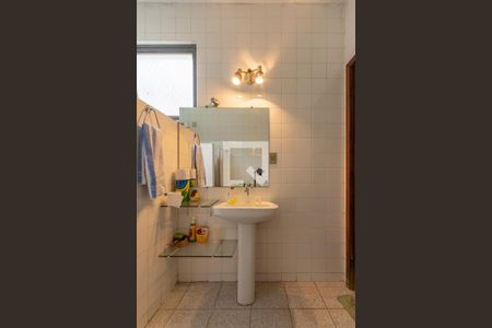 Casa à venda com 641m², 5 quartos e 10 vagas Casa à venda com 641m², 5 quartos e 10 vagasBanheiro da Área da Piscina
