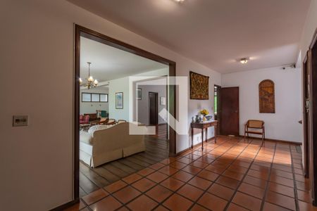 Casa à venda com 641m², 5 quartos e 10 vagas Casa à venda com 641m², 5 quartos e 10 vagasEntrada