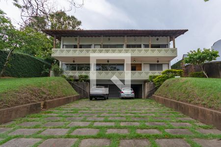 Casa à venda com 641m², 5 quartos e 10 vagas Casa à venda com 641m², 5 quartos e 10 vagasFachada
