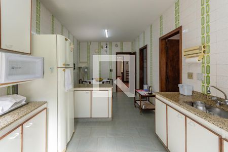 Casa à venda com 641m², 5 quartos e 10 vagas Casa à venda com 641m², 5 quartos e 10 vagasCozinha