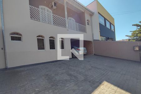 Casa para alugar com 299m², 4 quartos e 6 vagasGaragem - Quintal