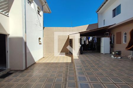 Casa para alugar com 299m², 4 quartos e 6 vagasQuintal - Fundos