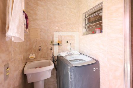 Casa à venda com 240m², 5 quartos e 2 vagas Casa à venda com 240m², 5 quartos e 2 vagasLavanderia