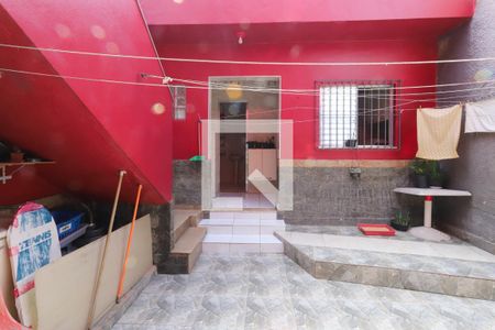 Casa à venda com 240m², 5 quartos e 2 vagas Casa à venda com 240m², 5 quartos e 2 vagasVista