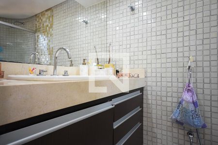 Apartamento à venda com 160m², 3 quartos e 2 vagas Apartamento à venda com 160m², 3 quartos e 2 vagasBanheiro Suíte 2