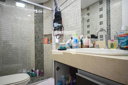 Apartamento à venda com 160m², 3 quartos e 2 vagas Apartamento à venda com 160m², 3 quartos e 2 vagasBanheiro Suíte 1