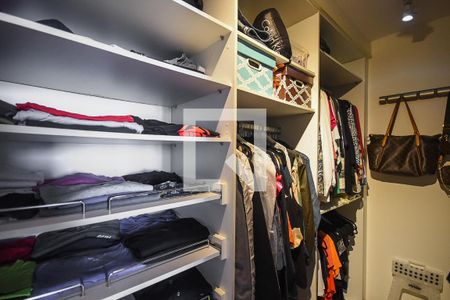 Apartamento à venda com 160m², 3 quartos e 2 vagas Apartamento à venda com 160m², 3 quartos e 2 vagasArmário da Suíte 2