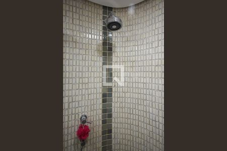 Apartamento à venda com 160m², 3 quartos e 2 vagas Apartamento à venda com 160m², 3 quartos e 2 vagasChuveiro do Banheiro da Suíte 1