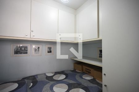 Apartamento à venda com 160m², 3 quartos e 2 vagas Apartamento à venda com 160m², 3 quartos e 2 vagasQuarto de Serviço