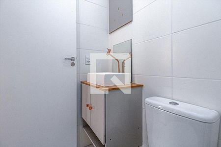 banheiro social_3 de apartamento para alugar com 2 quartos, 32m² em Parque Fongaro, São Paulo